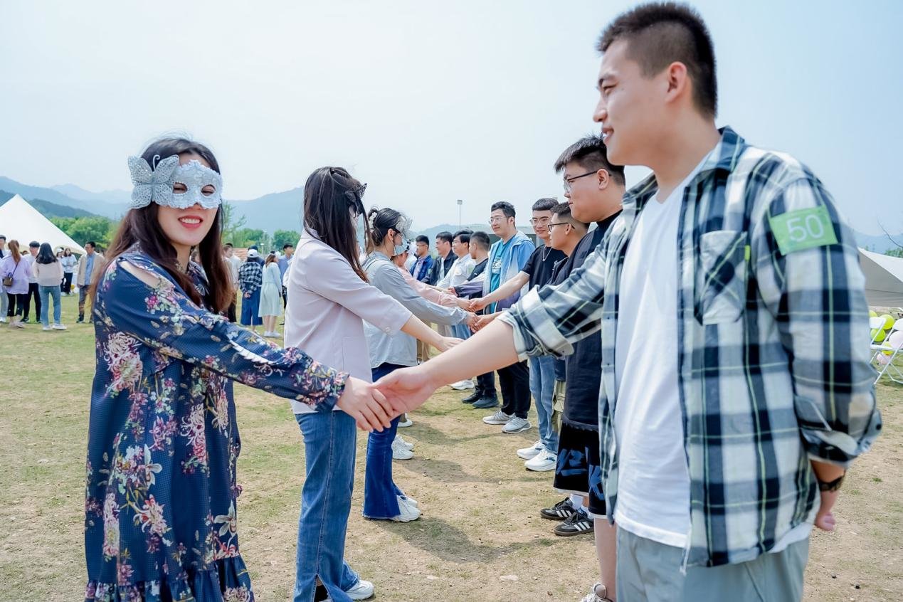 特锐德特来电联合青岛20余家优质企业举办大型露营联谊相亲会凤凰网