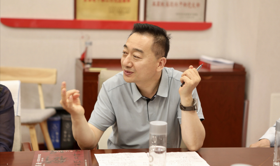 唐山市政协文史文化和学习委员会主任闫磊主持新书发布座谈会