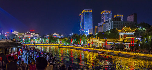 运河夜游受欢迎　　颜丙峰　摄影