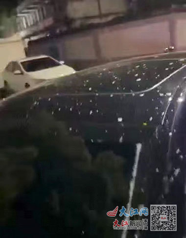 被泼酸奶车辆
