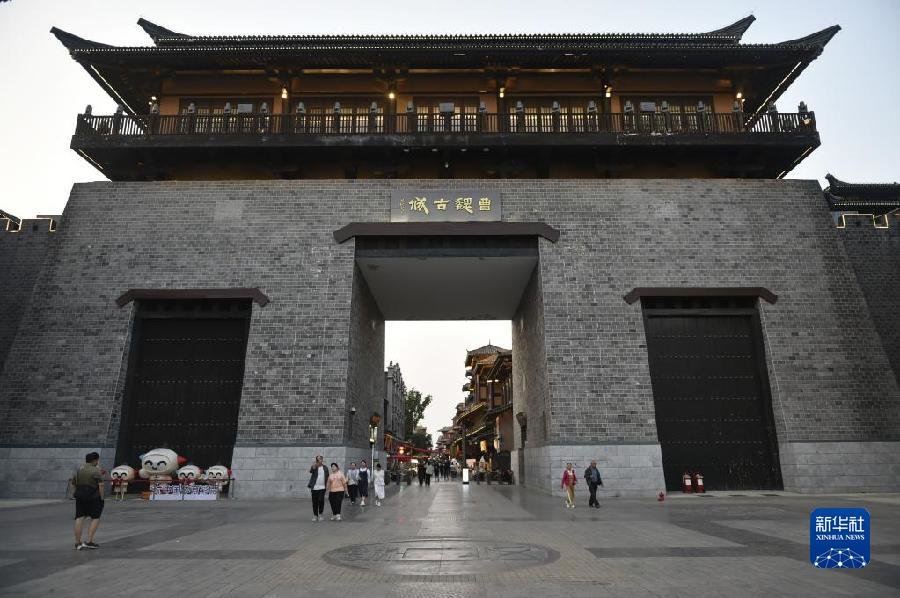 这是5月24日拍摄的曹魏古城街景。