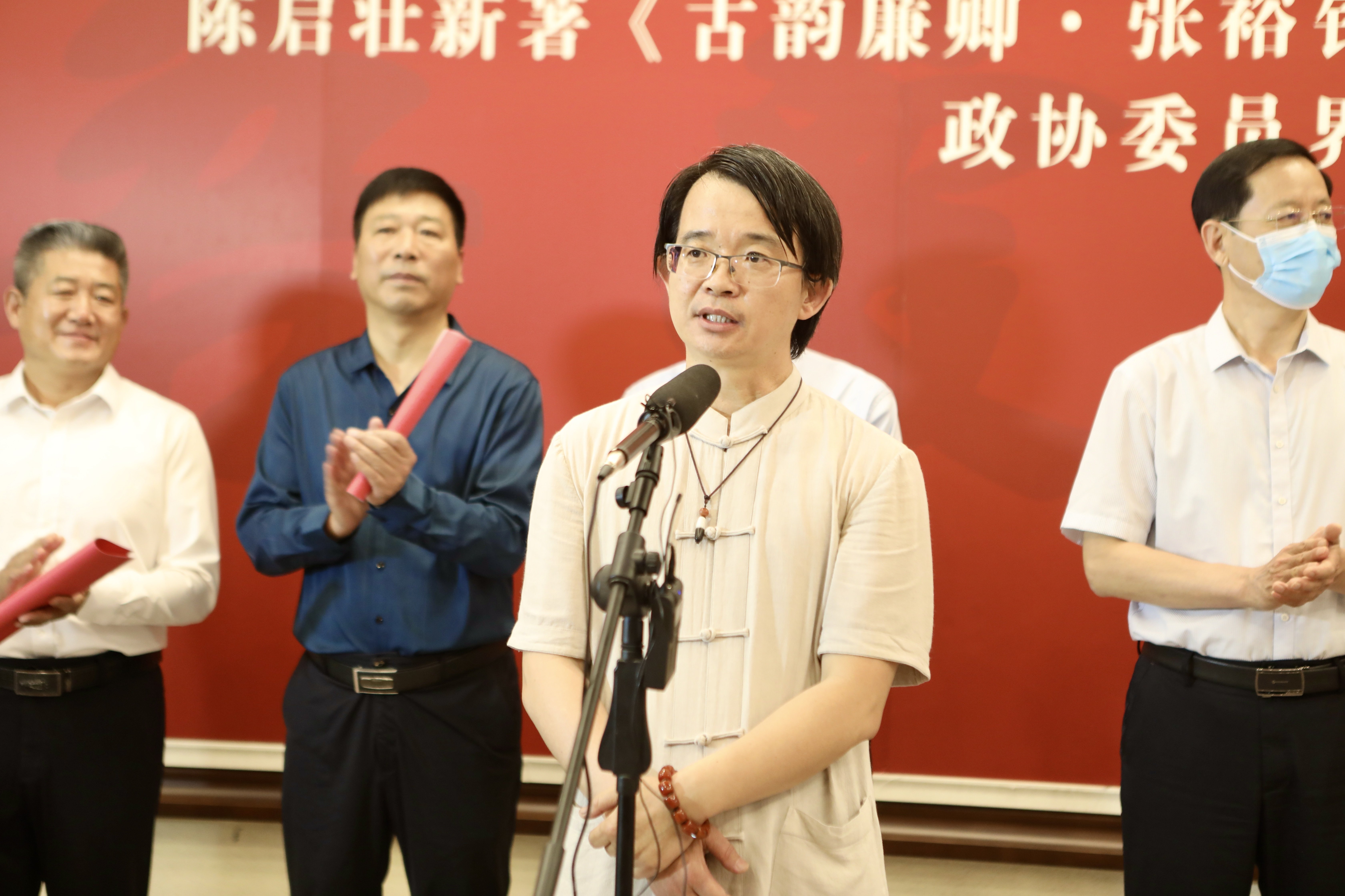 展览作者、张裕钊书法研究会会长陈启壮