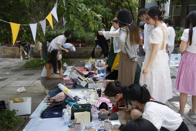 江西财经大学:“毕业淘淘节”服务师生办实事