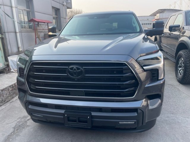 23款丰田红杉sr5选配92万起随时提车