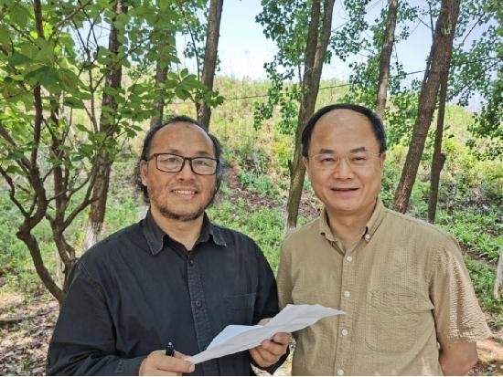 词作者黎隆武与曲作者田信国