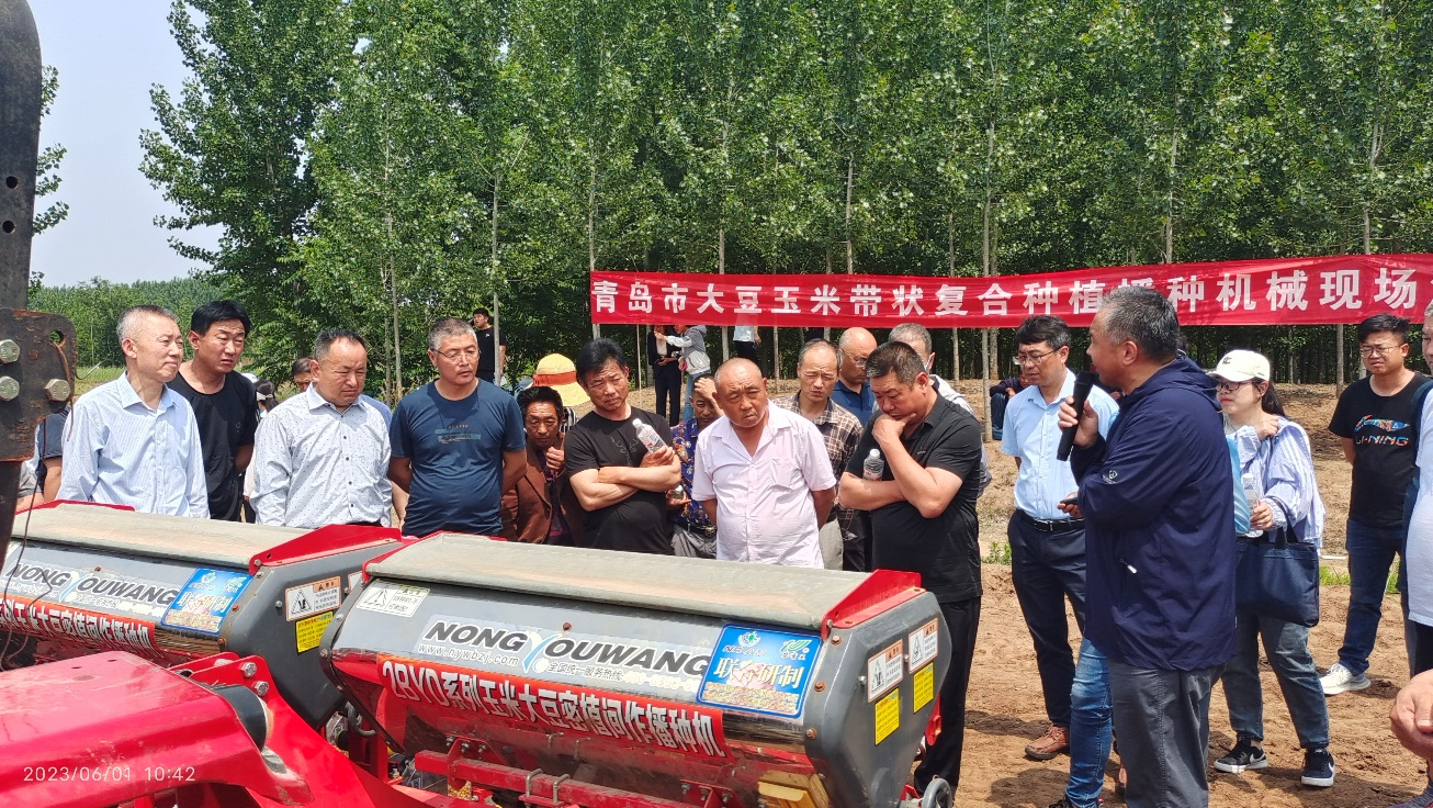 全市大豆玉米带状复合种植播种机械现场演示观摩会成功举办