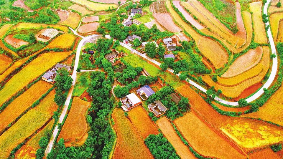 “四好农村路”乡村振兴路