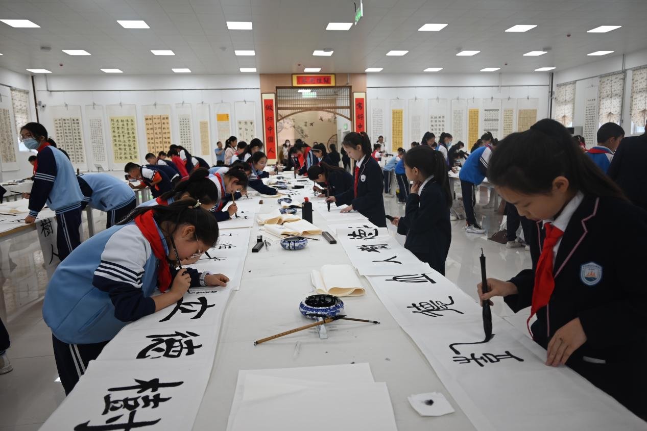 书法流韵 纸上芳华 源汇区首届“立人杯”小学生书法比赛在嵩山路学校举行