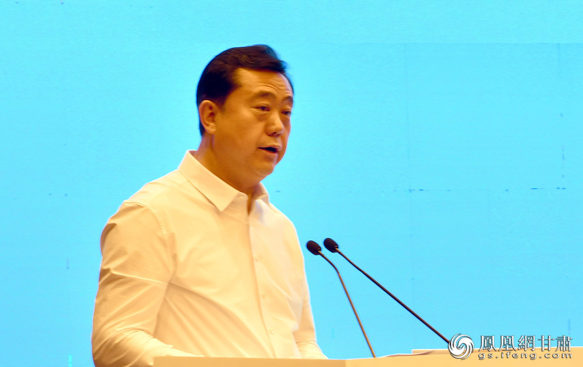 定西市委副书记、市长武和谦表示，将内外兼修绘就“诗和远方”新画卷。马斌 摄