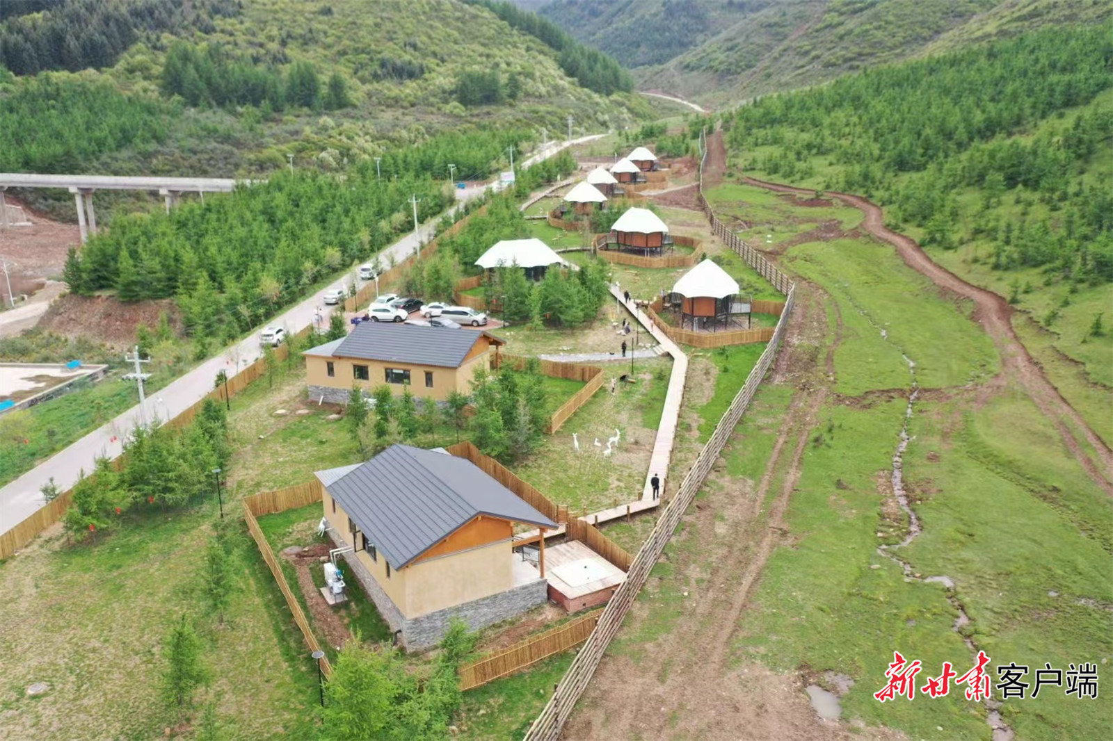 小鹿山房让游客亲近自然