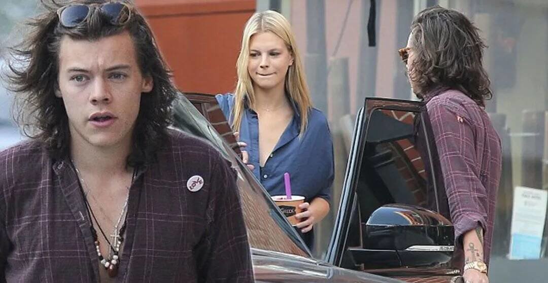 同一年哈卷和另一位后来走过维密大秀的奥地利模特nadine leopold也被