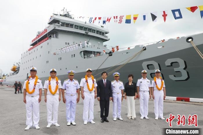 中国海军戚继光舰抵达泰国进行友好访问