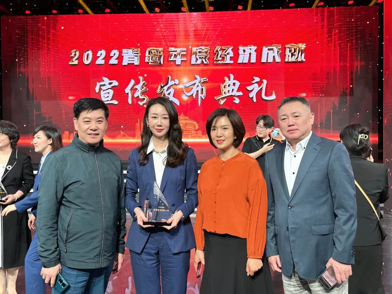 海氏海诺集团总裁胡静荣获“2022青岛年度经济新锐人物”奖