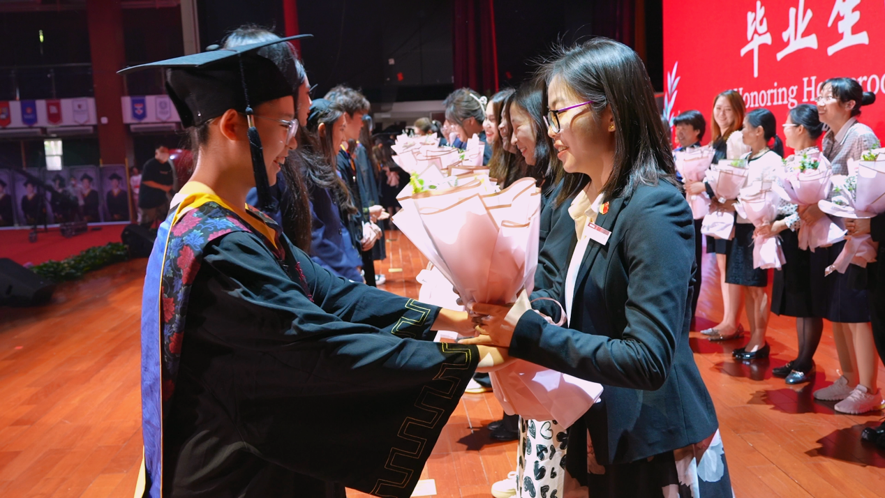 北京王府学校举办2023届毕业典礼