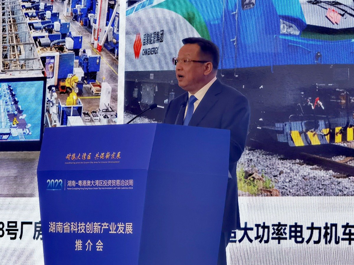湖南省工业和信息化厅党组书记、厅长雷绍业推介“产业湘军” / 刘恩琛 摄