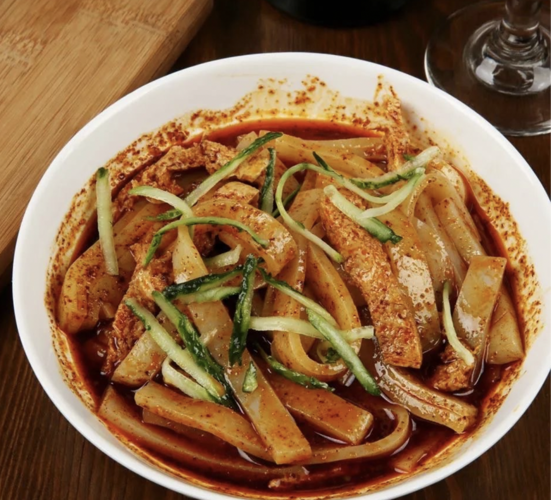 一碗凉皮8种味儿，一口一口吃出甘肃的地道风物！