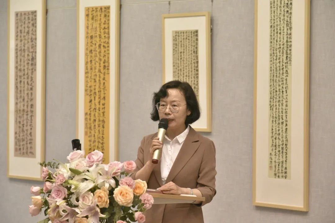 西北师范大学美术学院院长、博士生导师 王玉芳教授 主持开幕式