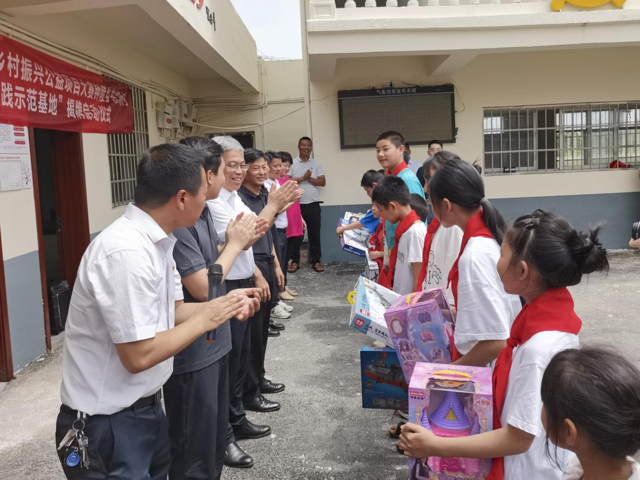 进贤县钟陵乡东塘村举行新时代文明示范基地揭牌仪式暨庆祝“六一”儿童节活动