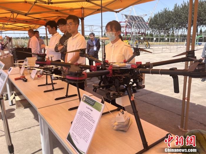 图为无机人空气采样器展示。 中新网记者 甘甜 摄