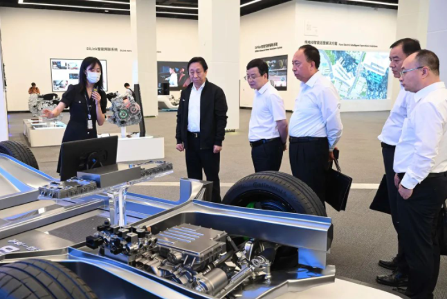 河钢集团与比亚迪汽车有限公司董事长何志奇工作交流