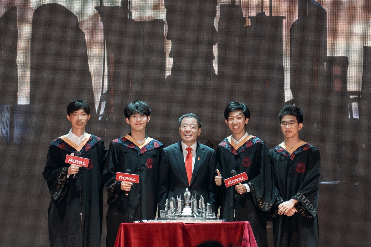 北京王府学校举办2023届毕业典礼