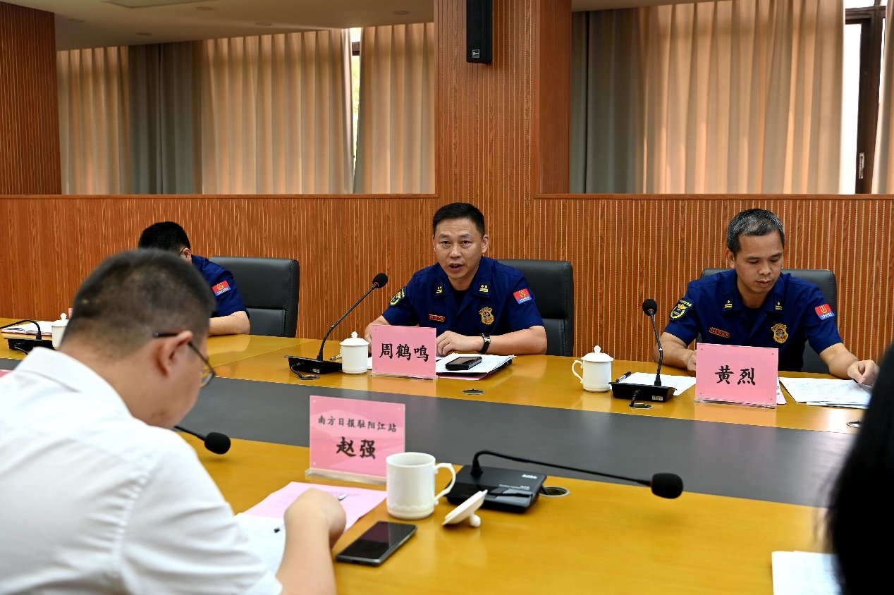 今日上午，阳江市消防救援支队支队长周鹤鸣、副支队长黄烈出席媒体通气会
