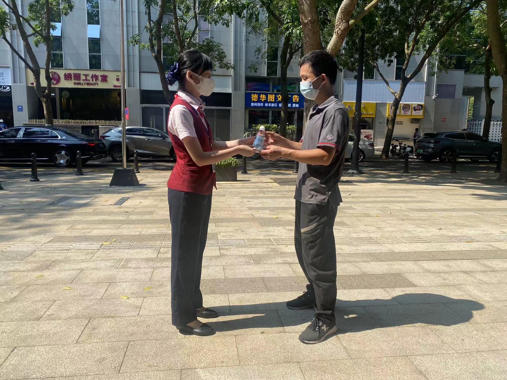 炎夏送清凉 兴业银行深圳分行“兴公益”惠民驿站服务暖人心