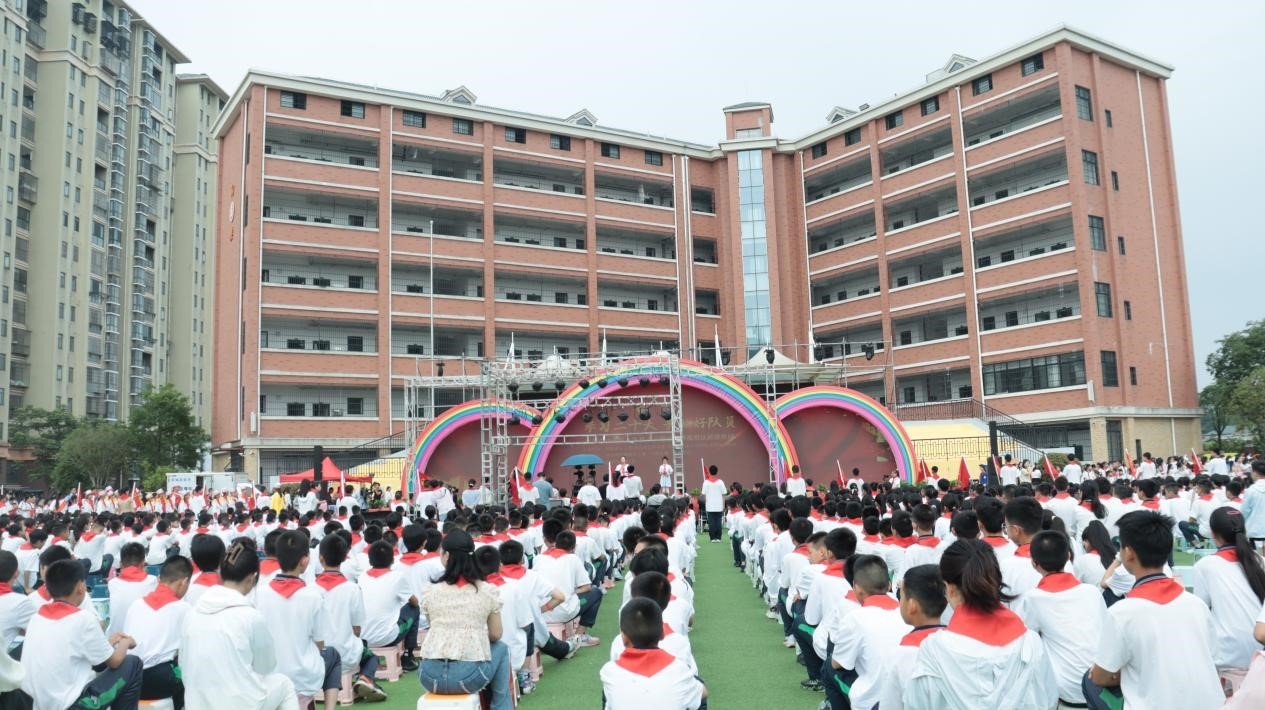 岳阳：入队+“模拟法庭”观演 这个“六一”礼物庄严有意义