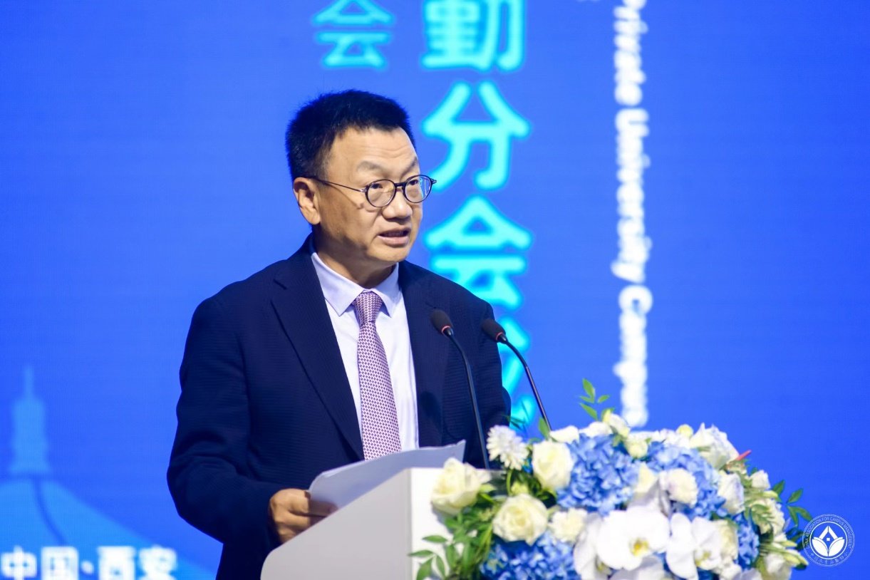 中国民办教育协会副会长,西安欧亚学院创办人,董事长胡建波致辞