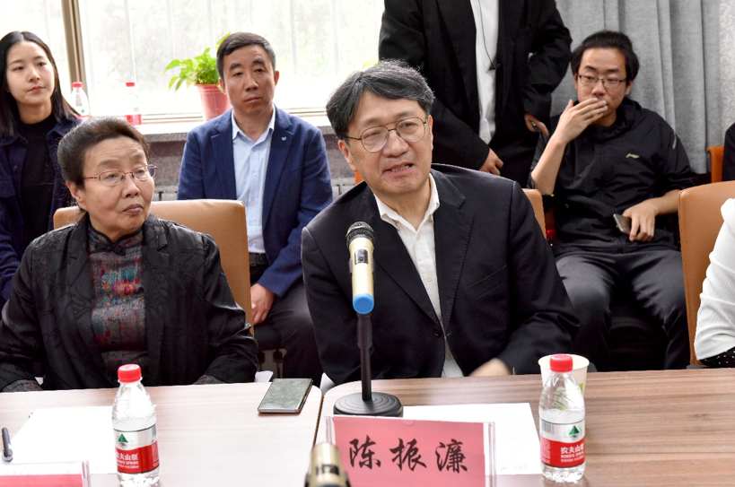 中国文联副主席、西泠印社副社长兼秘书长 陈振濂教授 主持研讨会