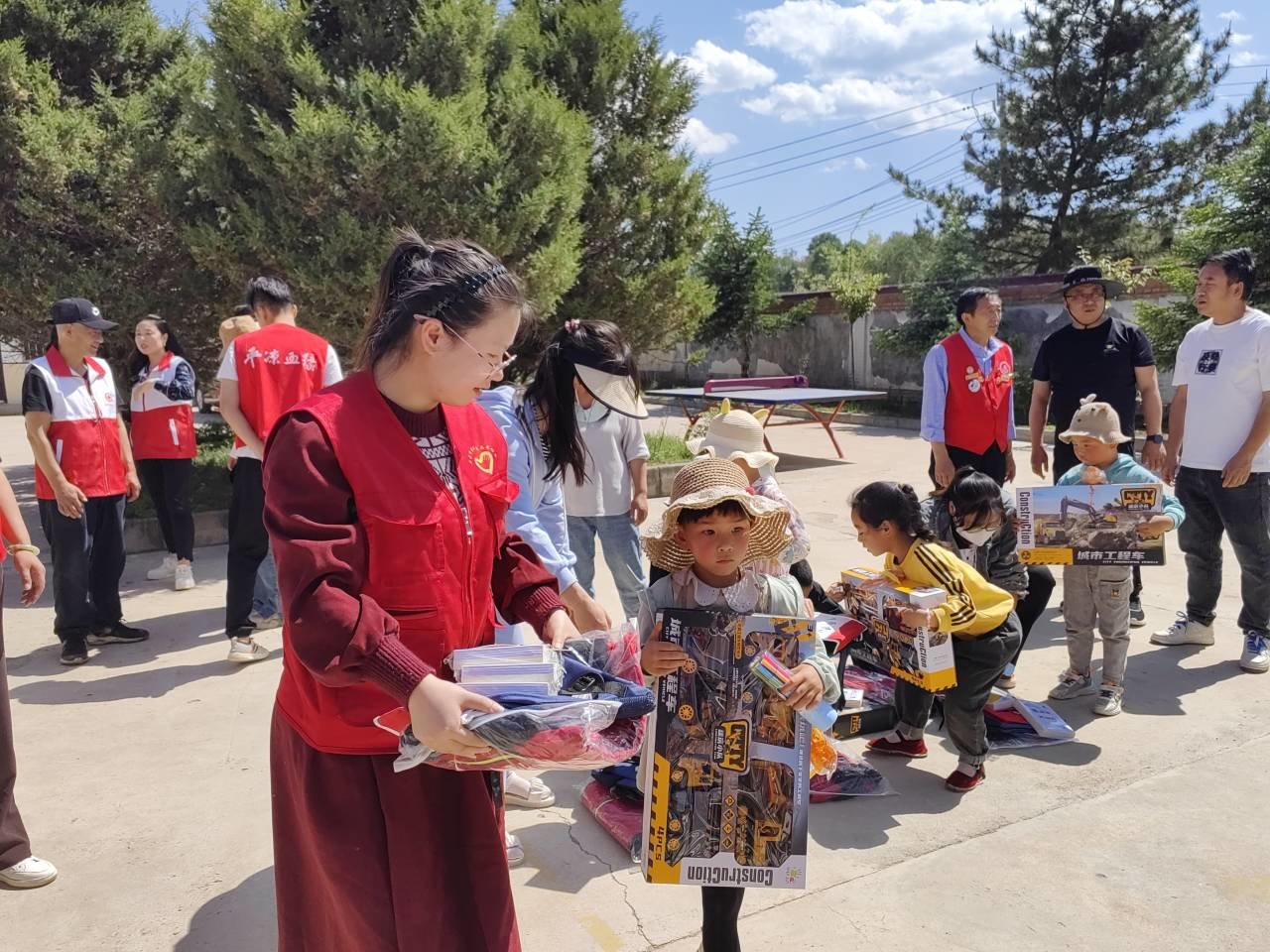 “青”润童心 华亭别样课堂浇灌未来“花朵”