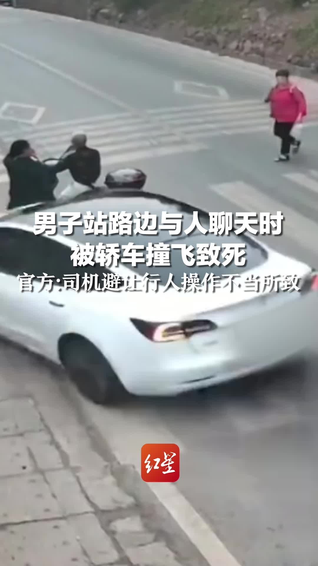 上海一公交车撞上人行道 现场确认一人死亡(组图) - 故事汇 - 中国财富网