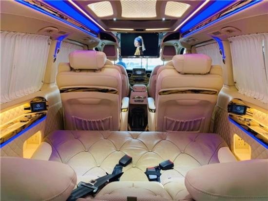 奔驰V260L高顶款现车价格 享受自由舒适的空间