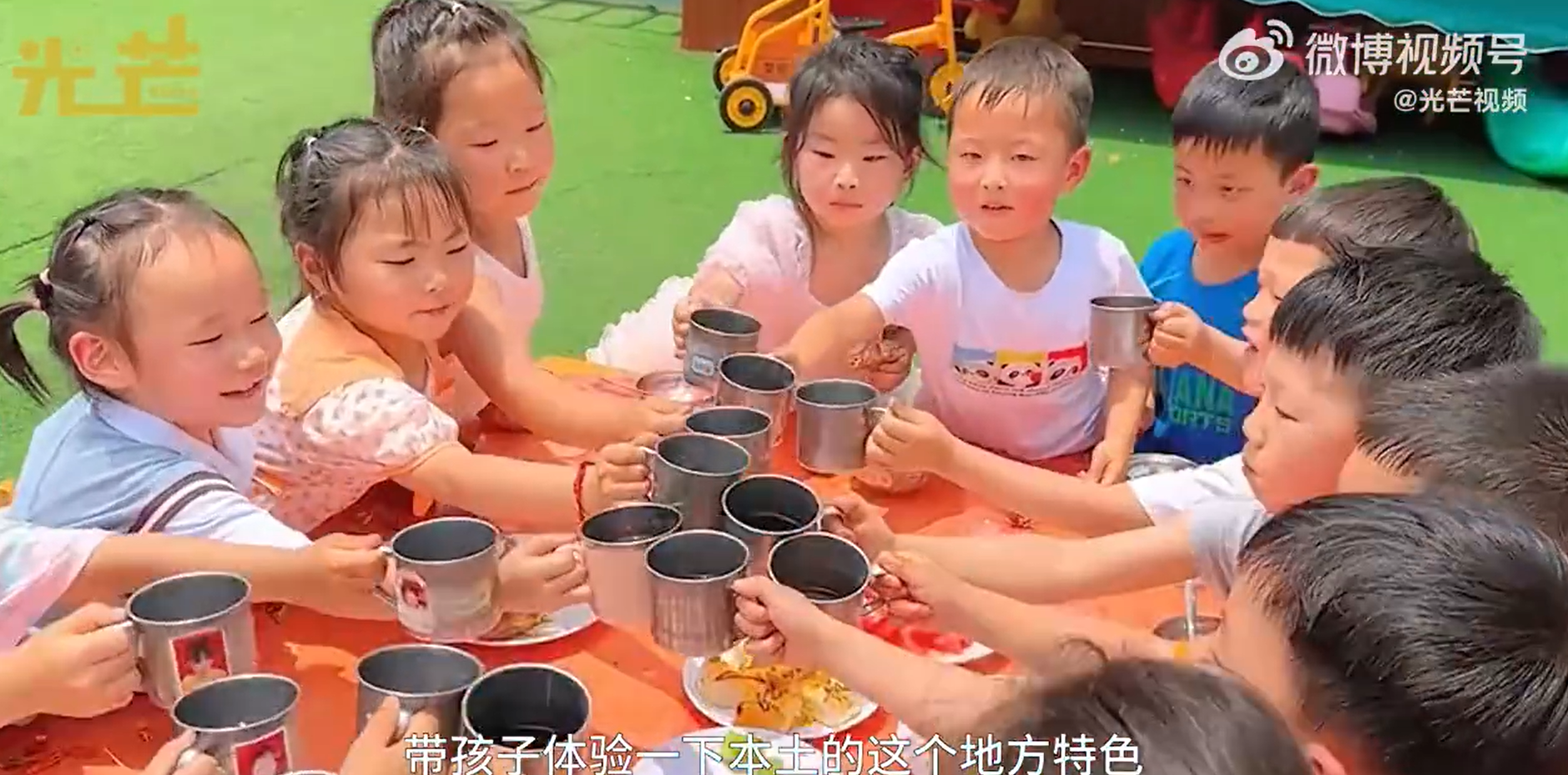 羡慕！安徽阜阳一幼儿园摆20桌请200孩子吃席庆六一