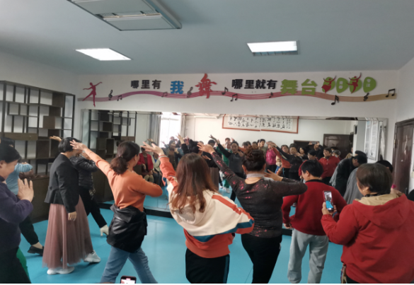 ▲尧渡镇老年大学舞蹈班