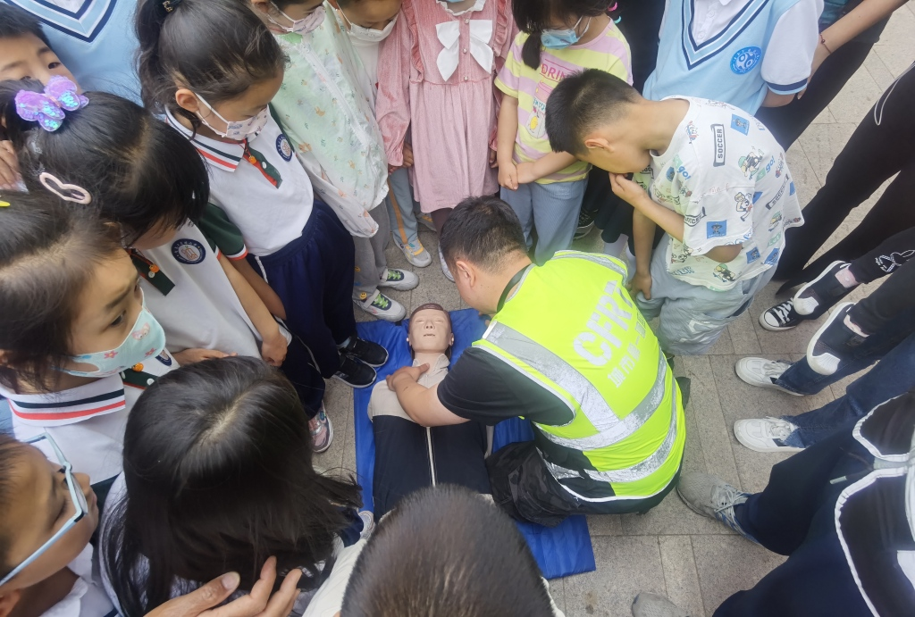 别样庆“六一”,登州路街道联合台东街道 举办“红动台东·守护童年”儿童安全自护体验活动