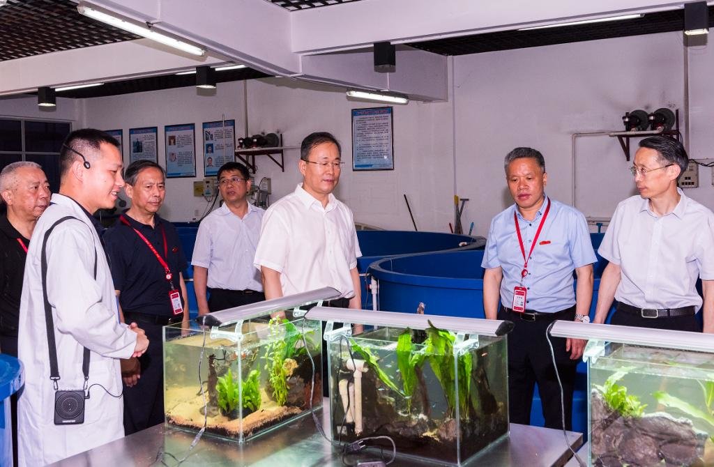 孙洪山参观学院水循环实训中心