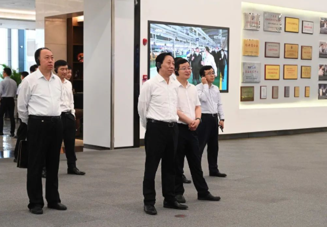 河钢集团与比亚迪汽车有限公司董事长何志奇工作交流