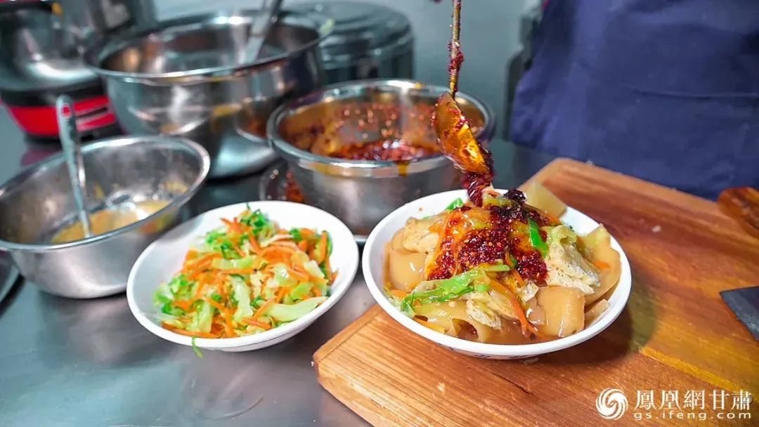 一碗凉皮8种味儿，一口一口吃出甘肃的地道风物！