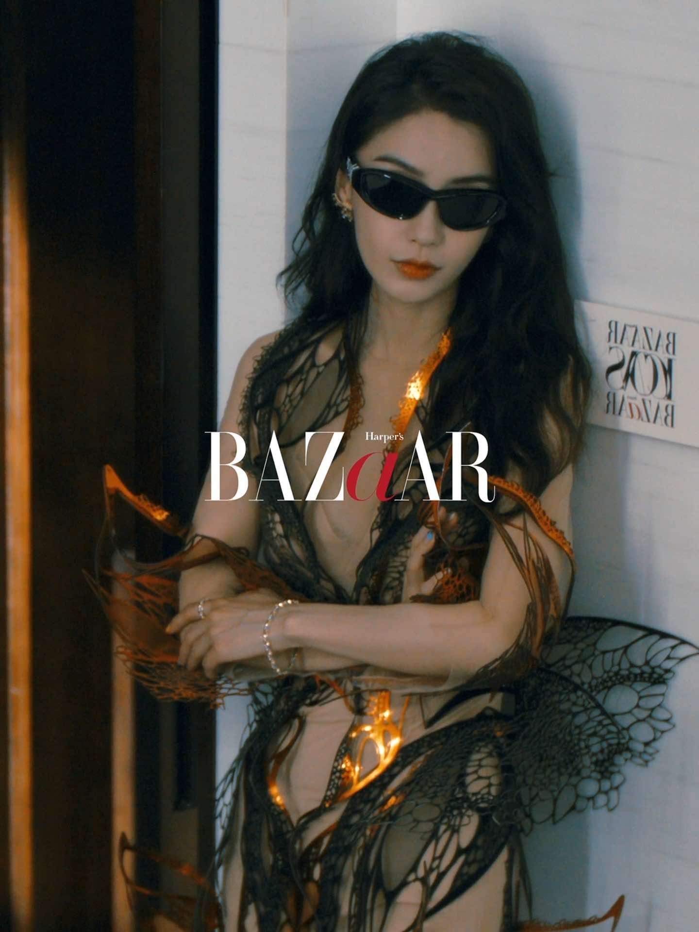 #时尚芭莎年度派对 #BAZAARICONS #MiniBAZAAR六月刊 一秒切换最佳状态，@Angelababy 戴上墨镜，整装待发。#芭莎派对墨镜大片