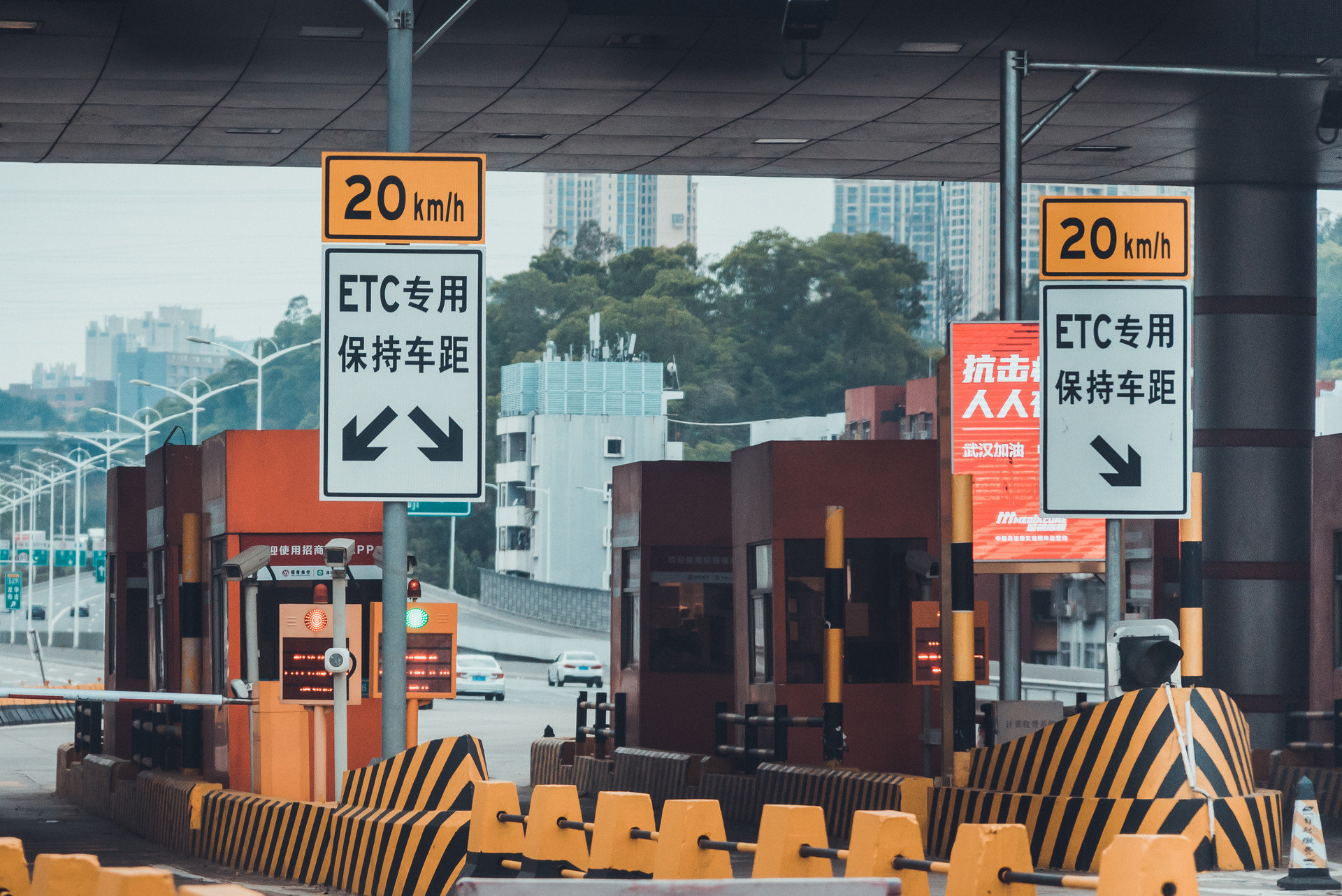 提高行车效率 西海岸新区隐珠收费站进站车道将扩建