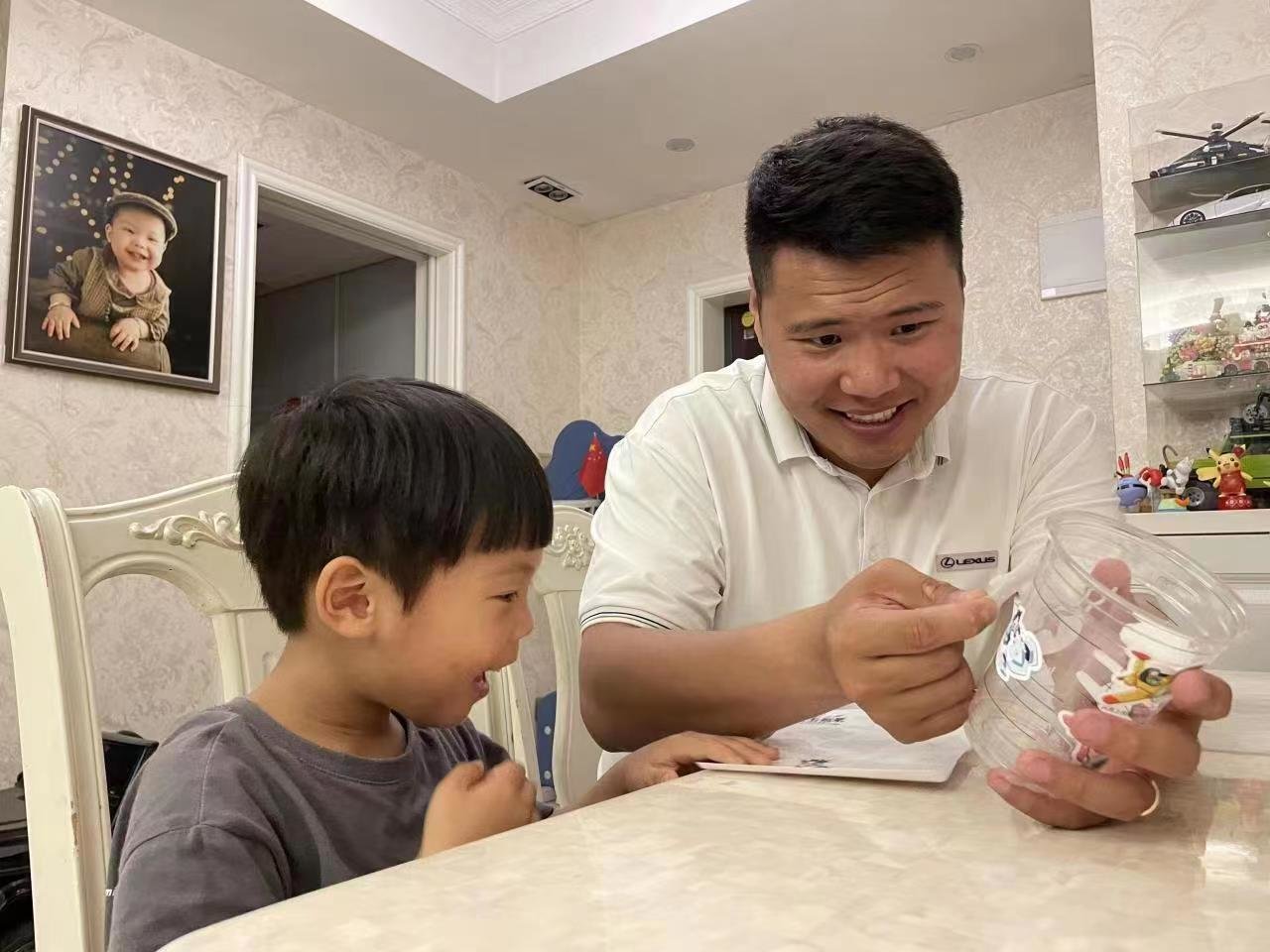 绮遇不“瓶”凡——姜山幼儿园奥克斯园小班段垃圾分类活动