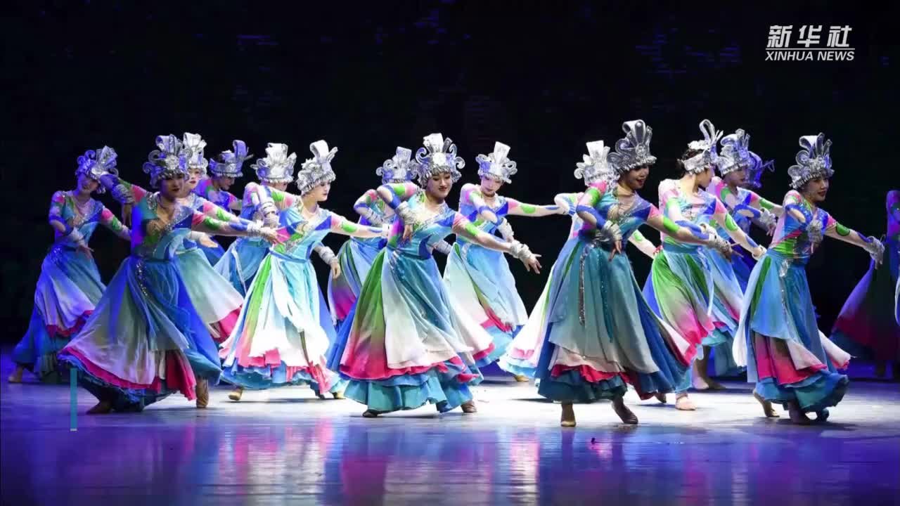 贵州大型民族歌舞《多彩贵州风》成功演出5000场