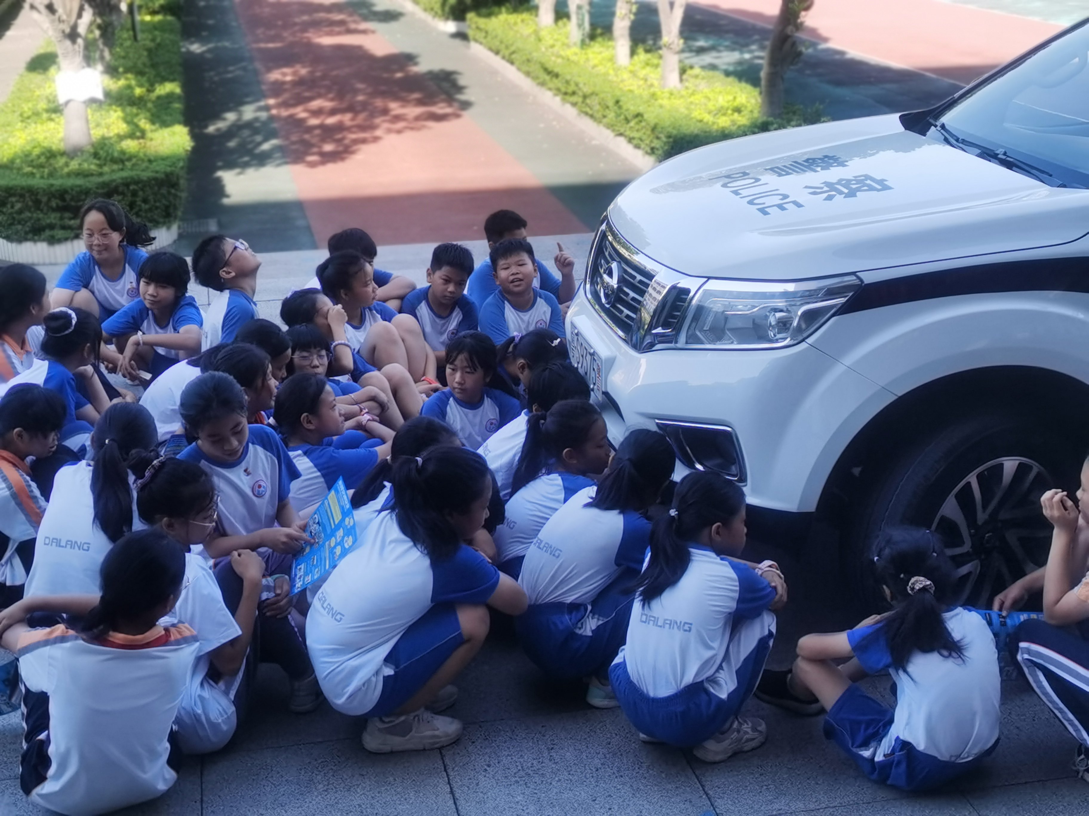 东莞交警大朗大队走进辖区鸣凤小学开展交通安全进校园活动