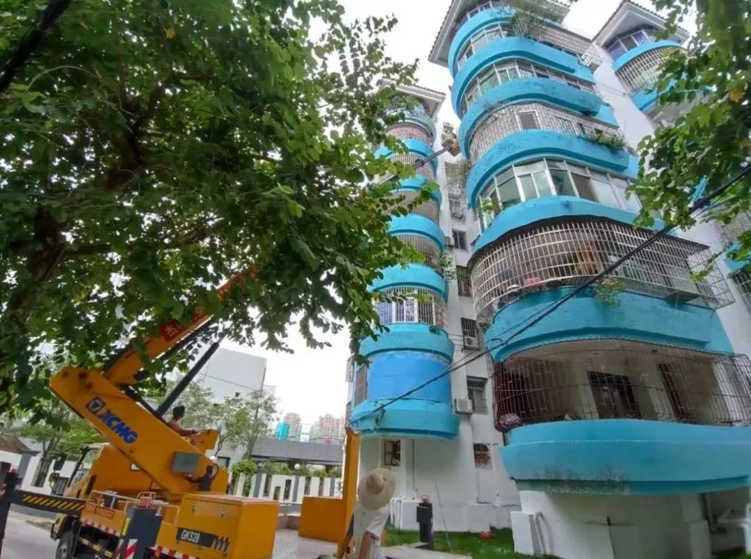 海华新村老旧楼房墙体粉刷