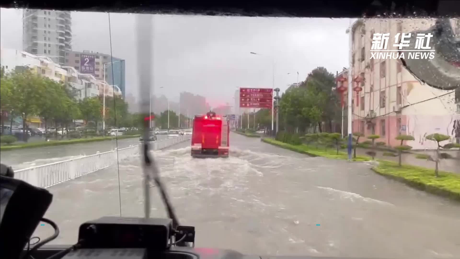 广西北海遭暴雨内涝 消防解救疏散180余名群众