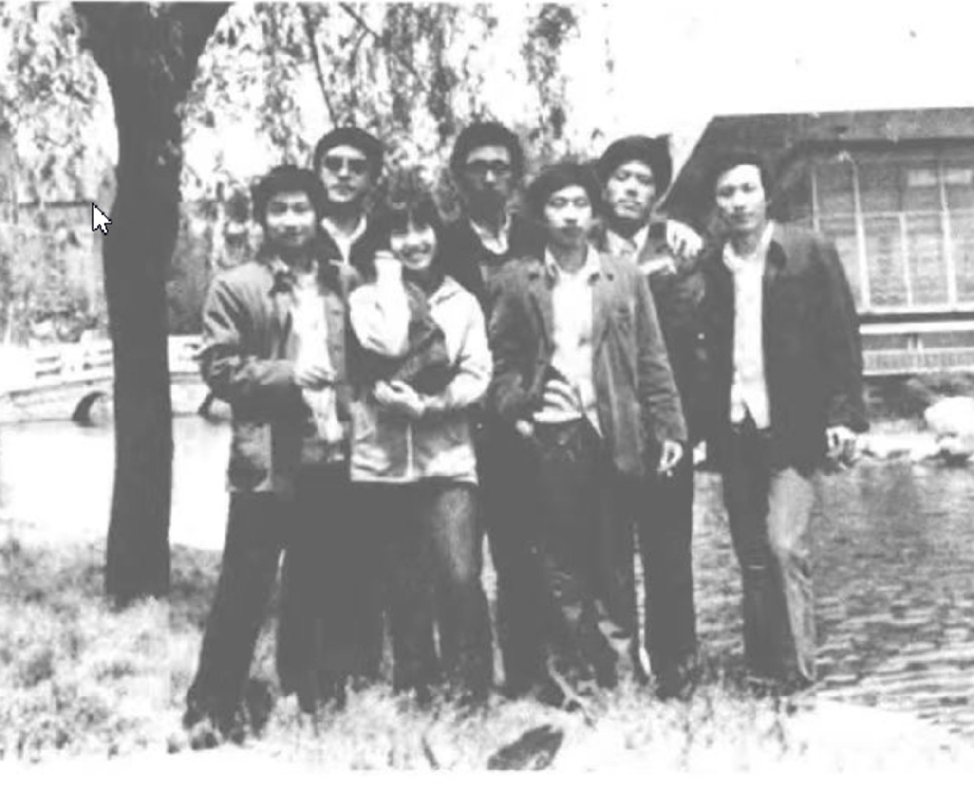 1980年代，华东师大夏雨诗社学生成员在夏雨岛