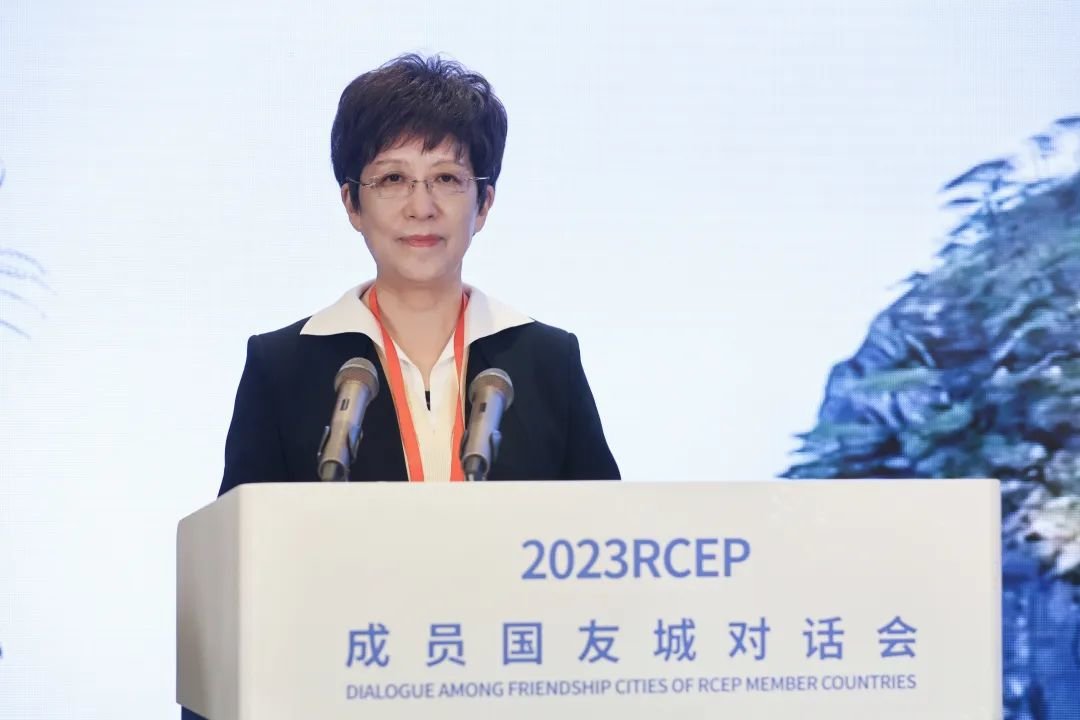 市委书记凌云致欢迎辞