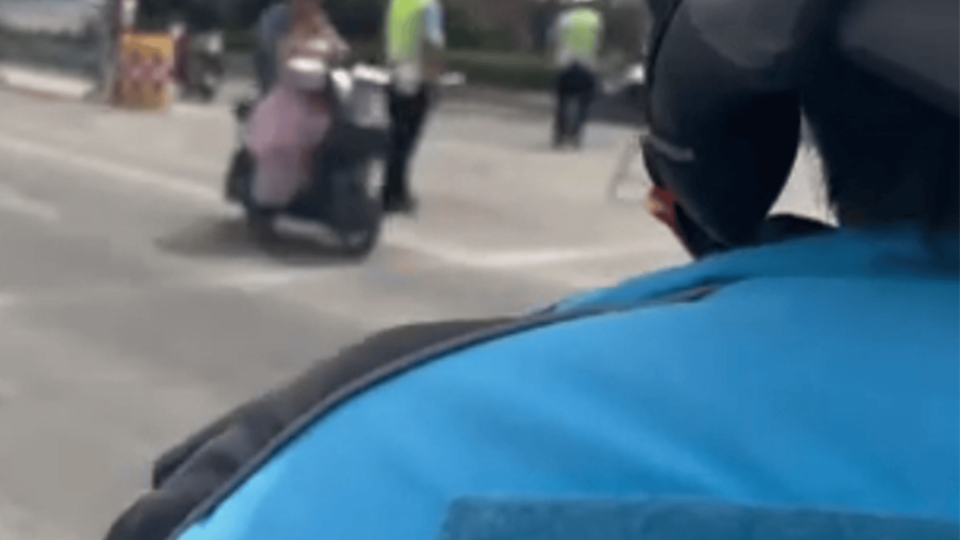 高考生睡过头打不到车，外卖小哥主动帮送到考场