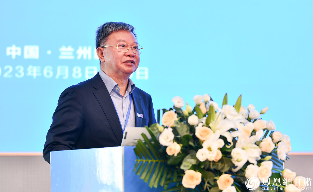 中国科学院院士、兰州大学校长严纯华说,兰州大学将加强与兰州新区的产学研合作。李德宇 摄